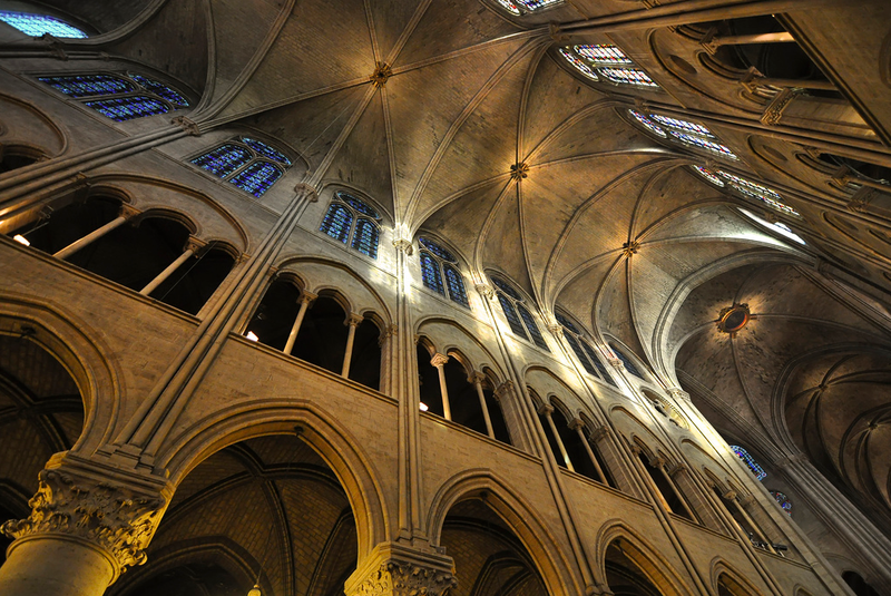 Famous cathedral. Трансепт собора Парижской Богоматери.